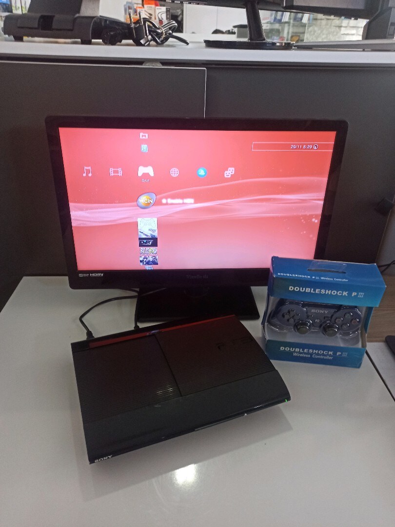 PlayStation 3 Superslim - 320 GB,  Tek Kablosuz Kol, 20 Oyun Yüklü