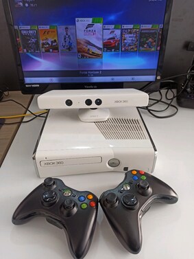 Xbox 360 - Beyaz, 20 Oyunlu, Çift Kol, Kamera Tam Set